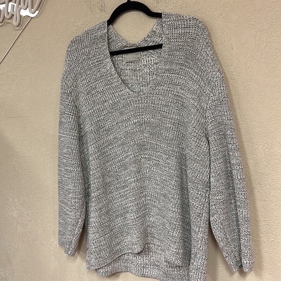 Urban Outfitters womans Victoria Oversized V Neck Sweater Size Medium - Picture 4 of 7